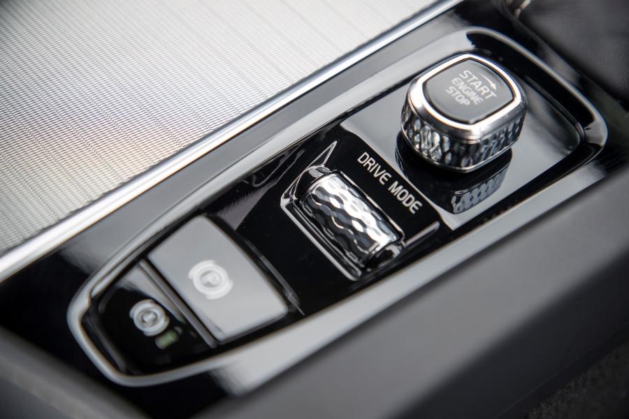 Детали интерьера Volvo XC60 D5 R-Deisgn 2017 года  (UK) (фото 66 из 82)